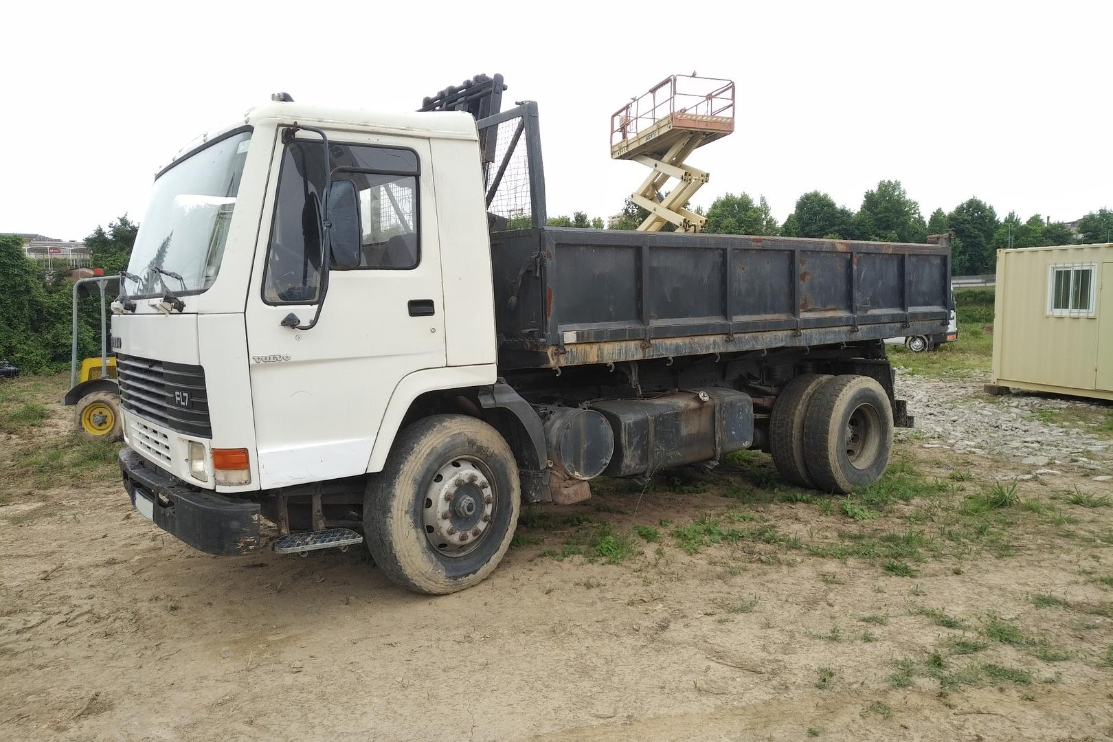 FOR SALE: 1989 Volvo FL7 260 HP 6-Cylinder | 19 Ton 3-Way Tipper Truck