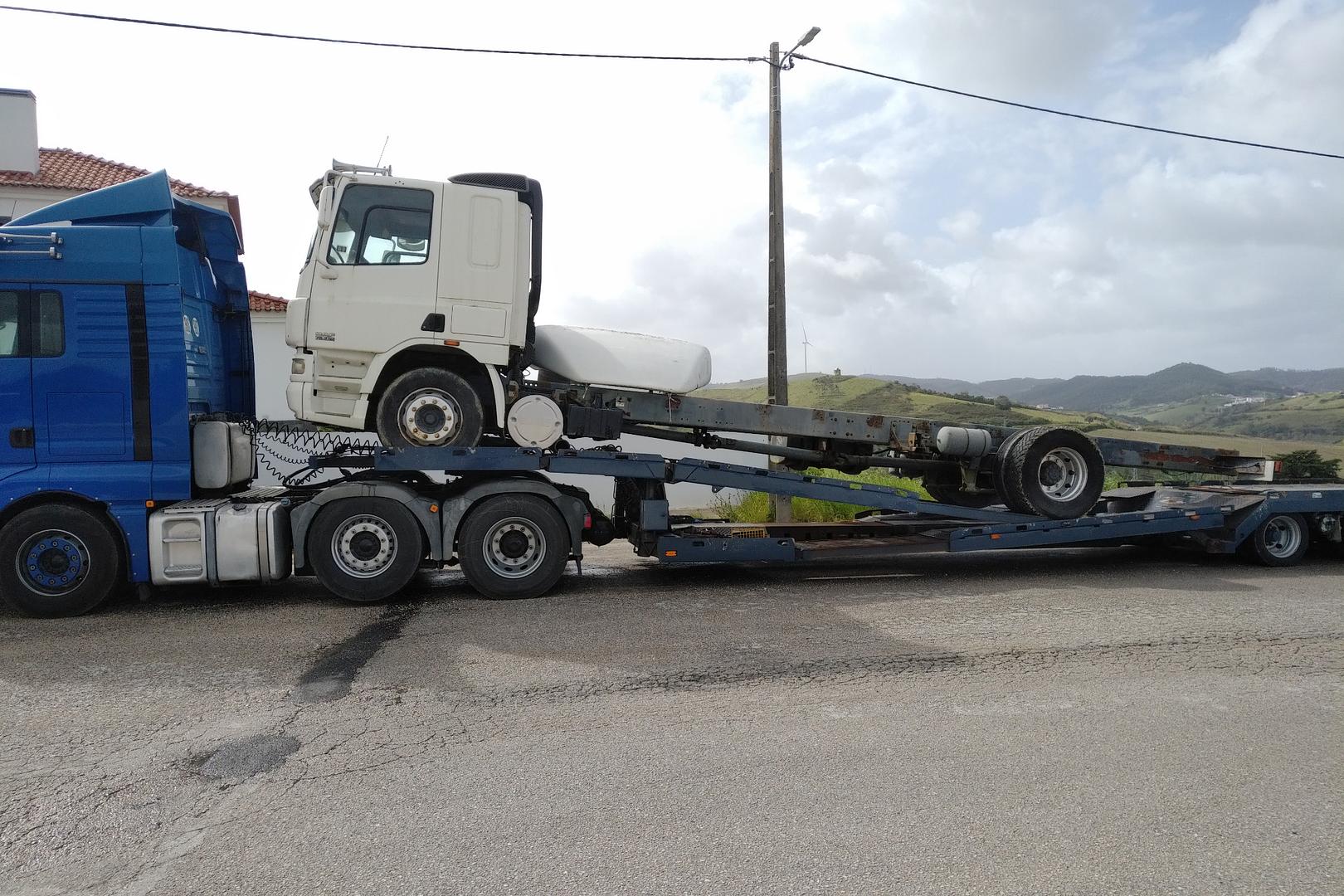 Transport & Delivery of 2006 DAF CF 75.310 19 ton chassis cab truck.