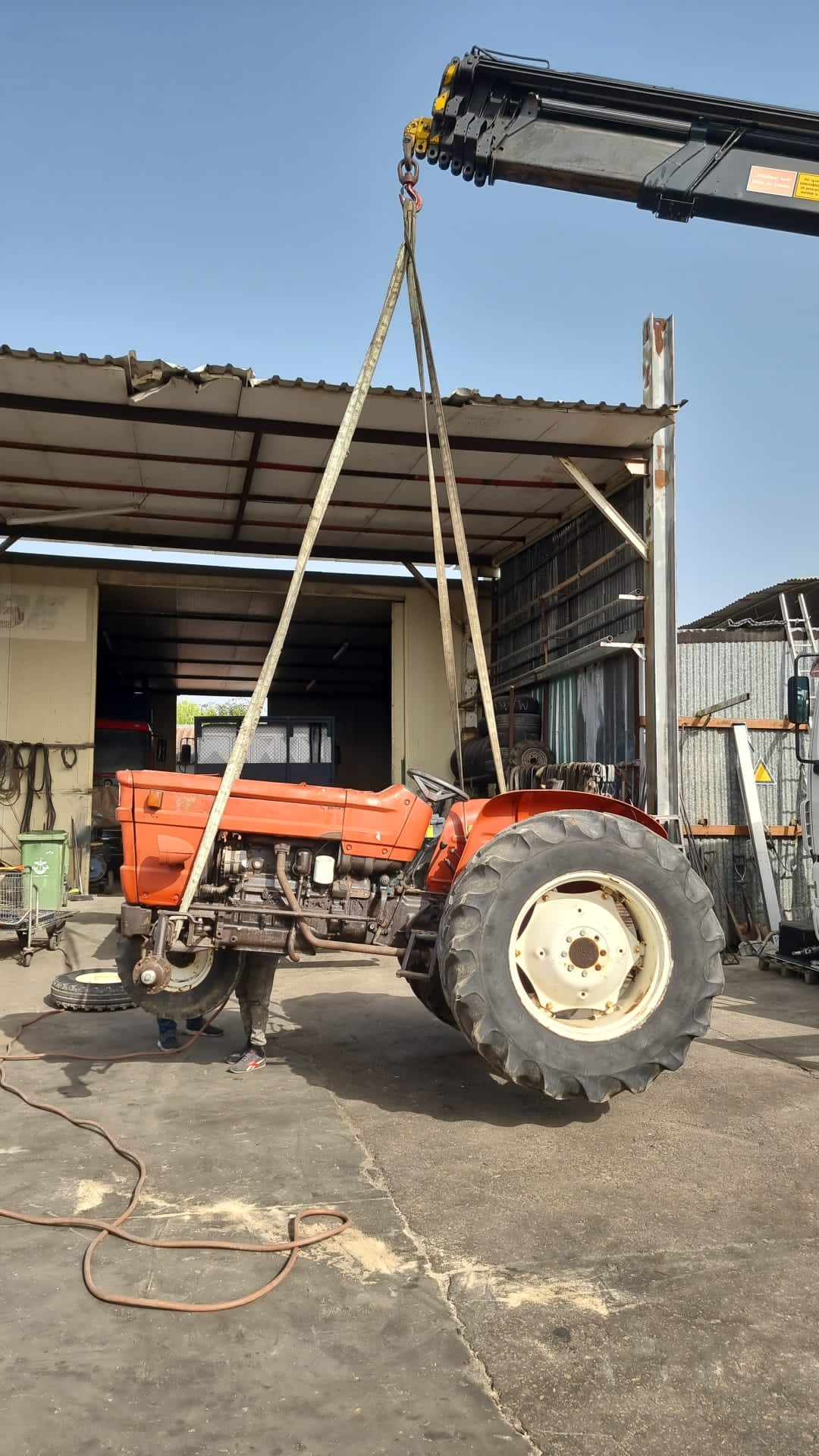 Transport of DAF 85 360 ATI 6X4 tipper loaded with 2 x FIAT 640 farm tractors.