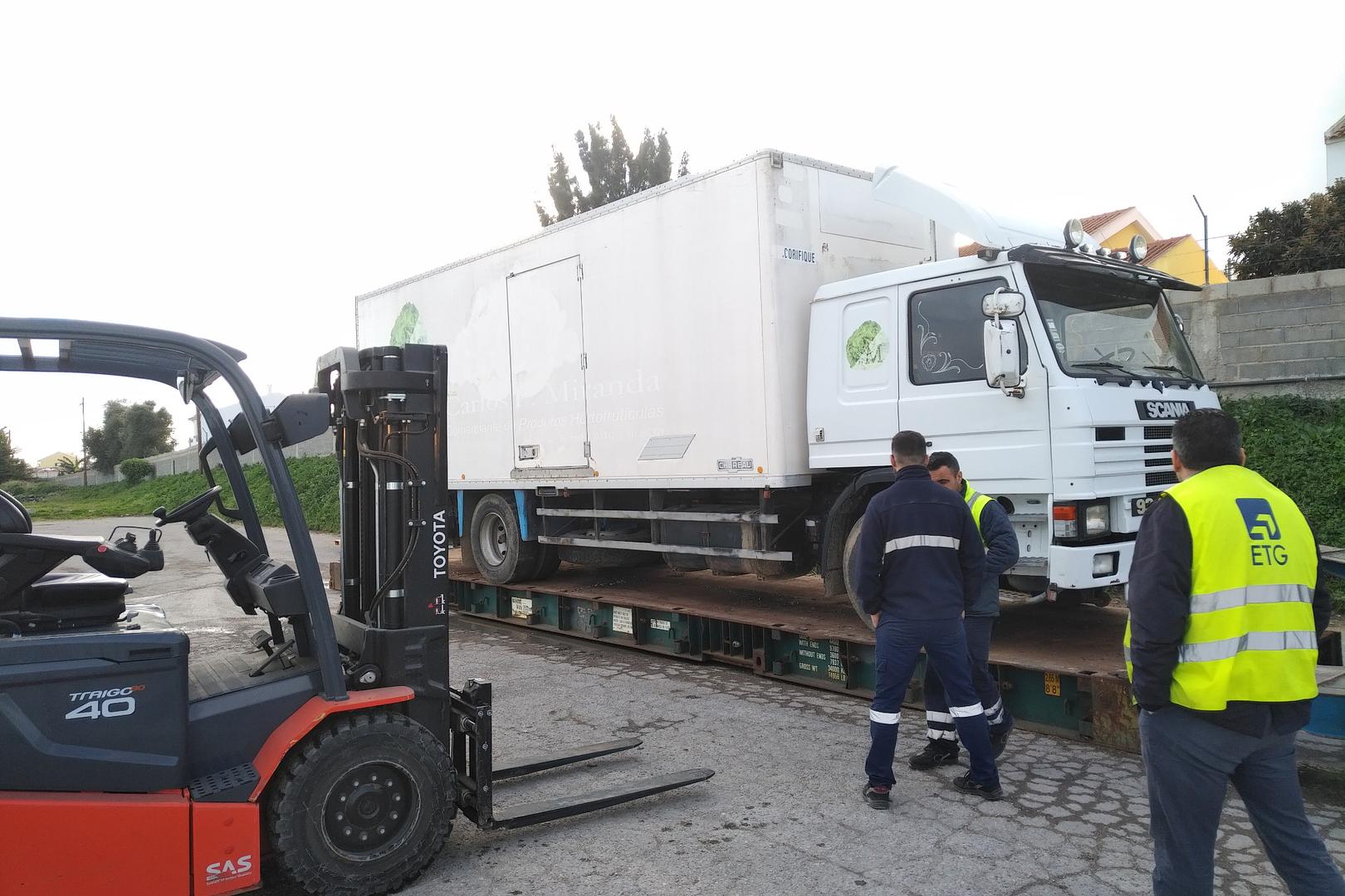 Loading of Scania P 93M 280 box lorry onto 40" flat rack container. Shipping to Sao Tome & Principe.
