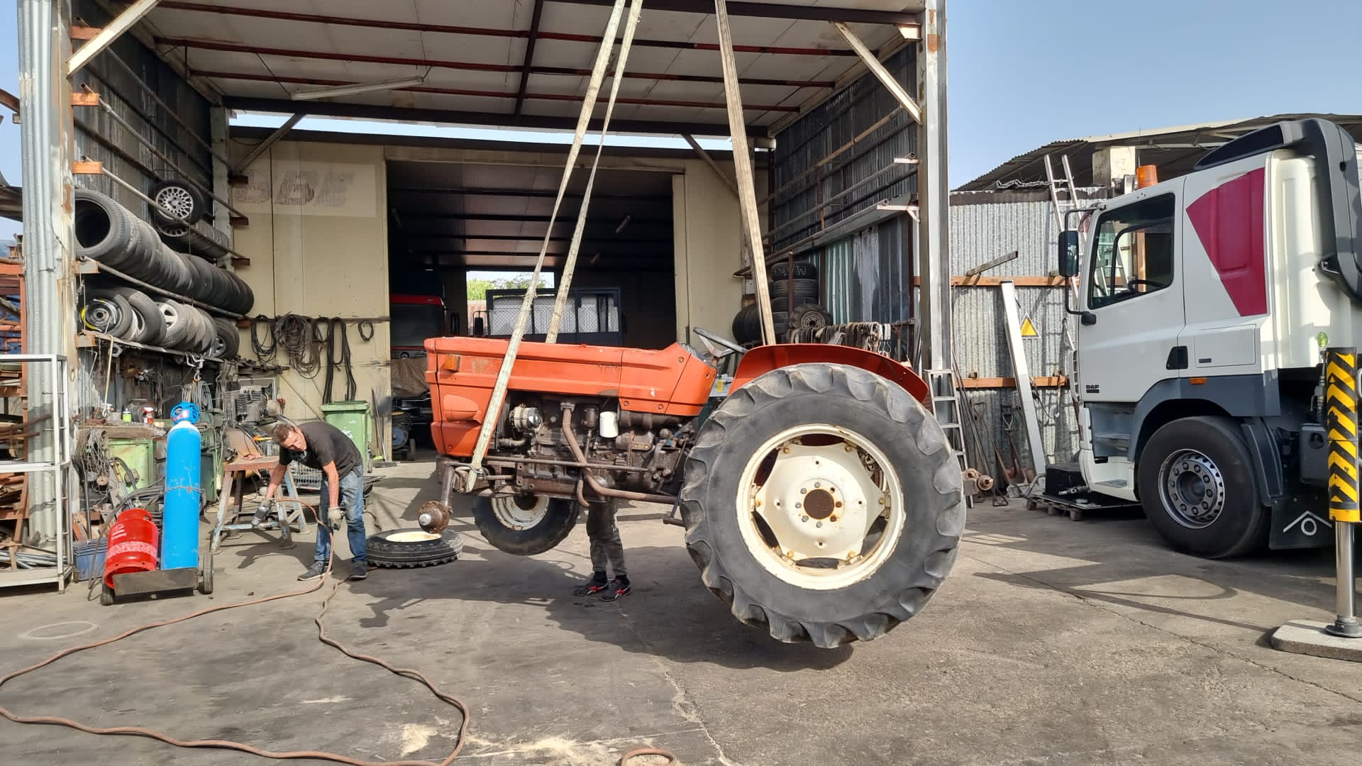 Transport of DAF 85 360 ATI 6X4 tipper loaded with 2 x FIAT 640 farm tractors.