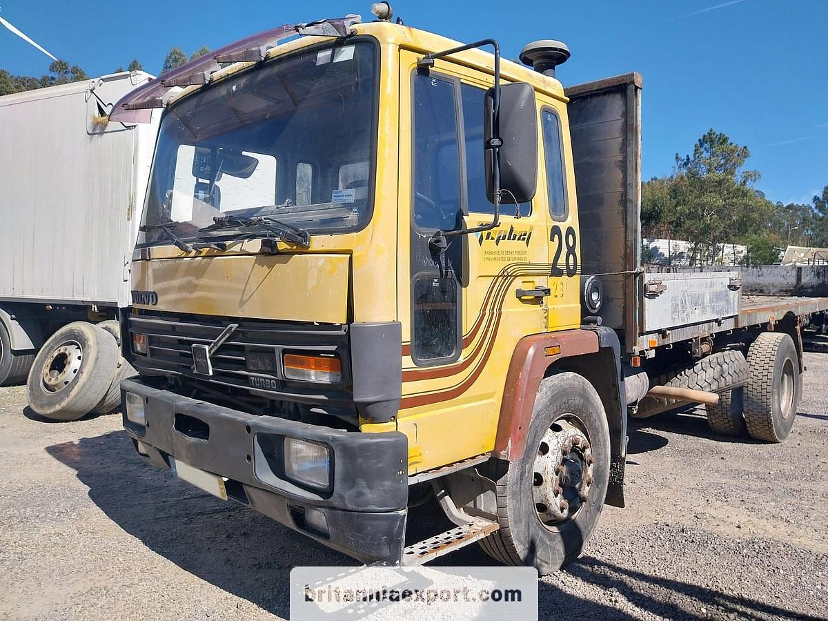 Volvo FL619 Turbo 19 Ton Flatbed Truck for Sale – Strong Old-School Volvo with Manual Pump