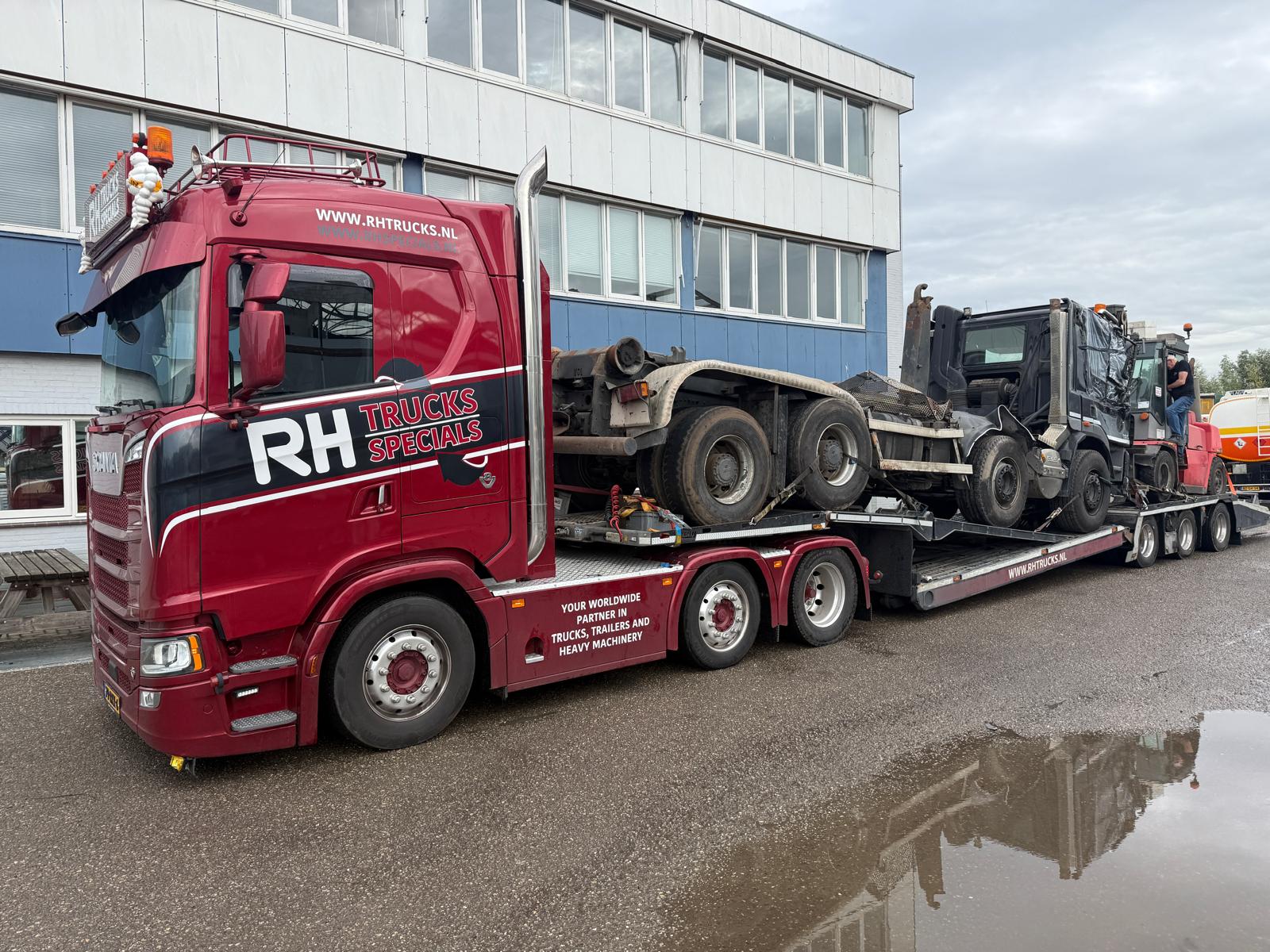 Damaged 2008 DAF CF85.460 8x4 Hooklift Shipping from Belgium to Lomé, Togo