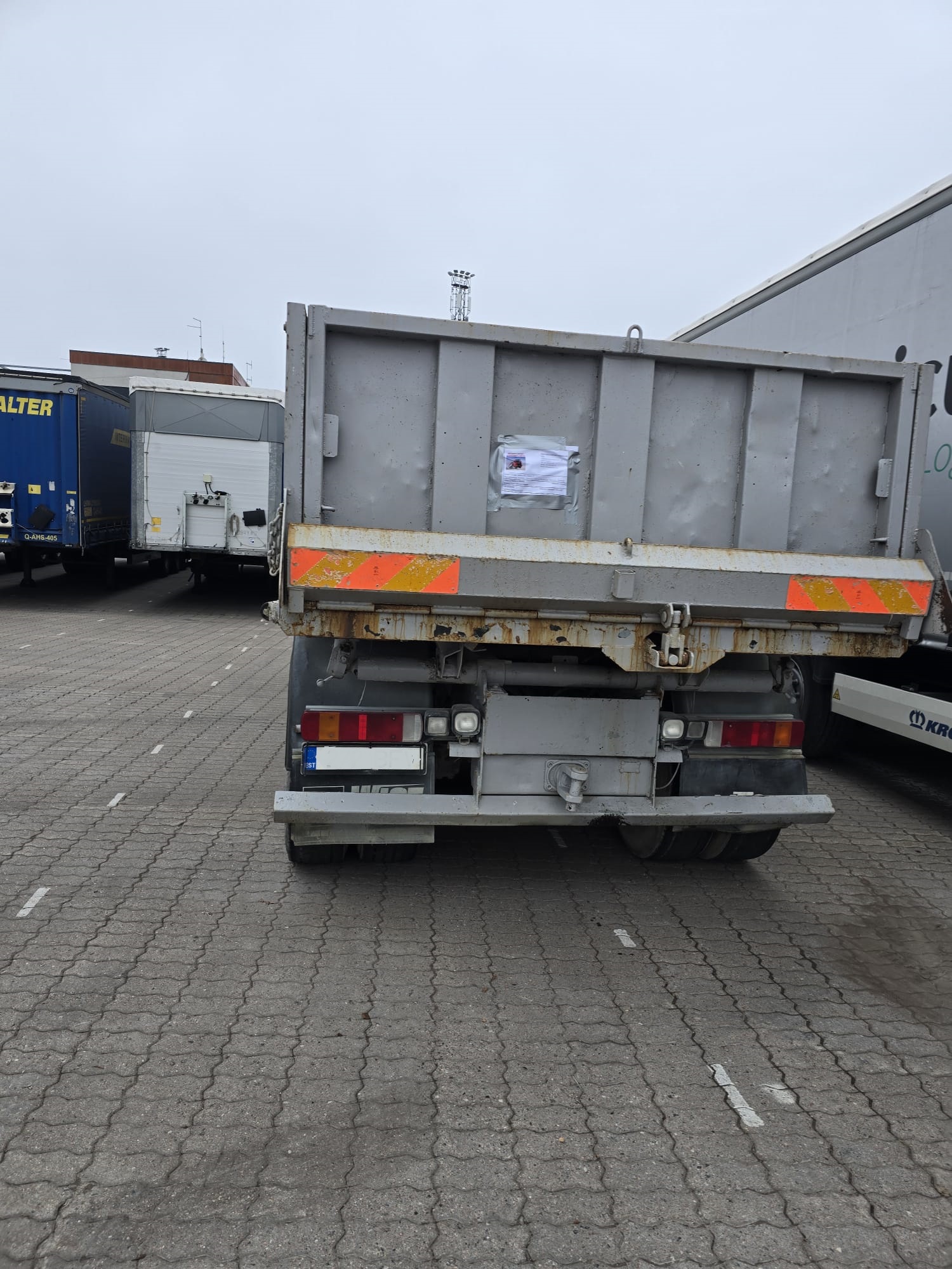 1998 Scania P124 400 6x2 Tipper Shipping from Estonia to Lagos, Nigeria