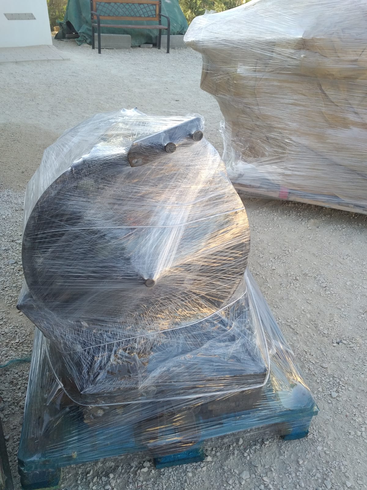 Scania DSC12 400 HP Euro 2 engine & Scania GRS900 manual gearbox ready for shipping to Lusaka - Zambia.