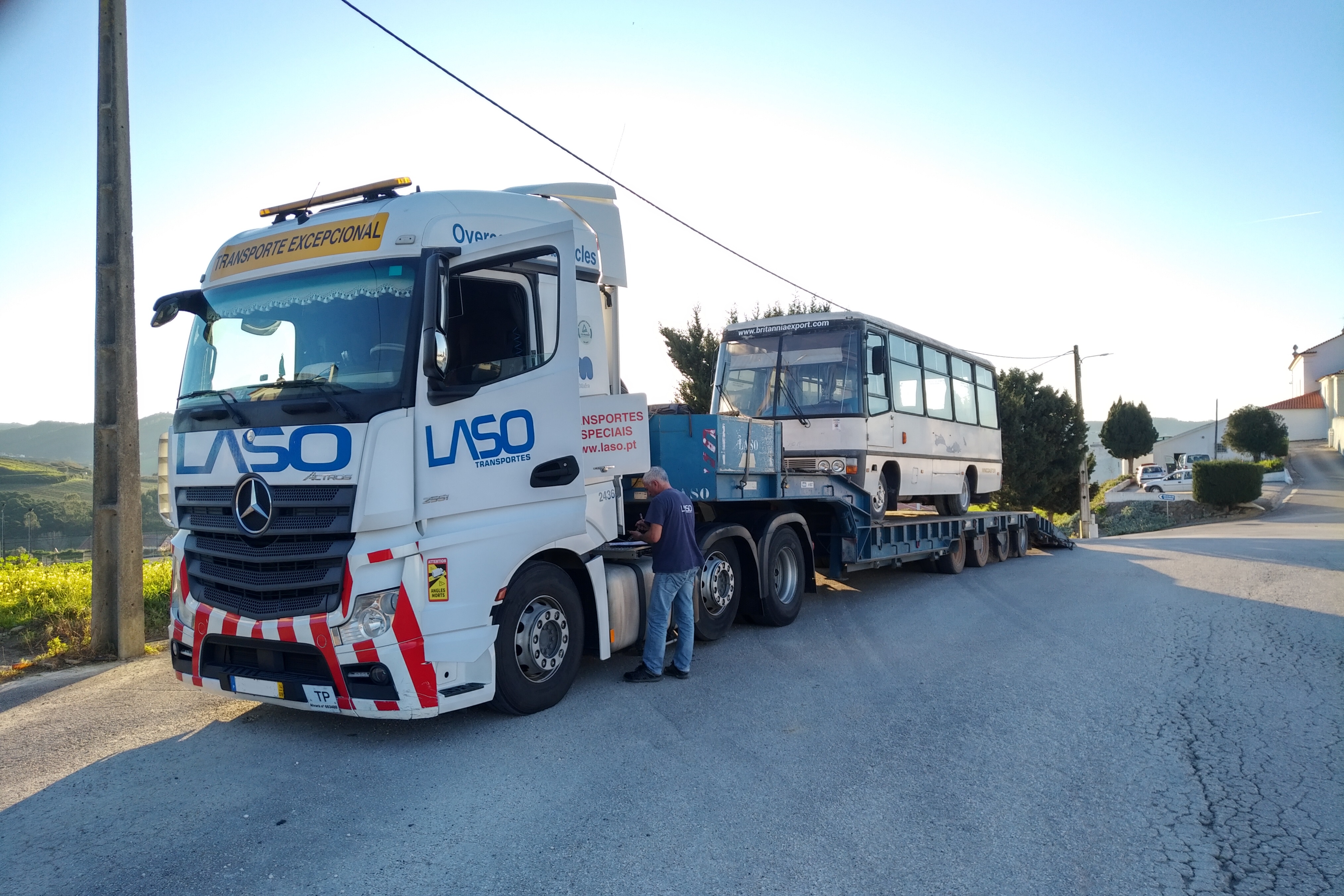 Transport & Delivery of Toyota Coaster 28 seats minibus to Port. Shipping to Bissau - Guinea.