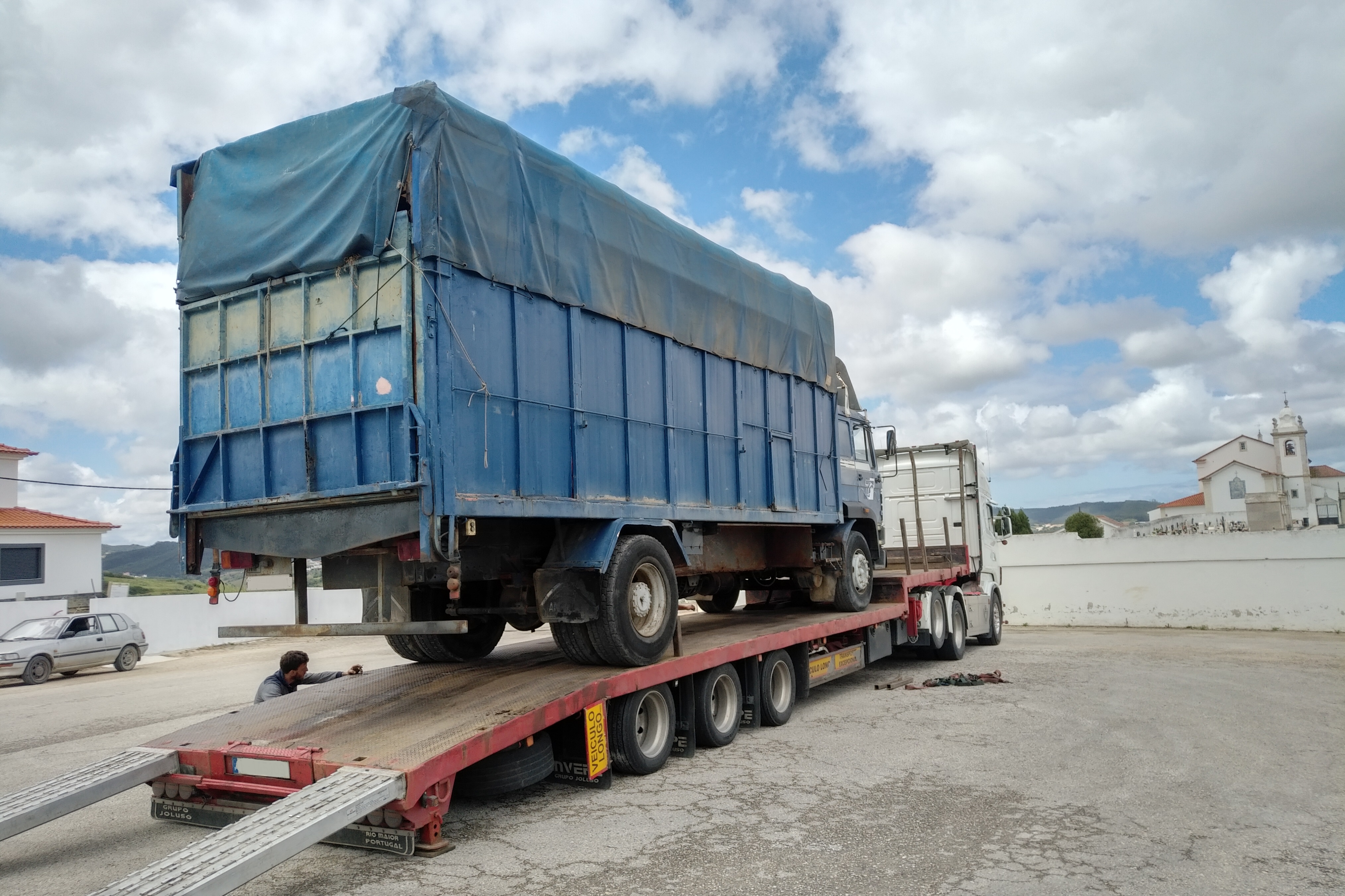 Transport of DAF 2500 truck to Port. Shipping to Conakry - Guinea.