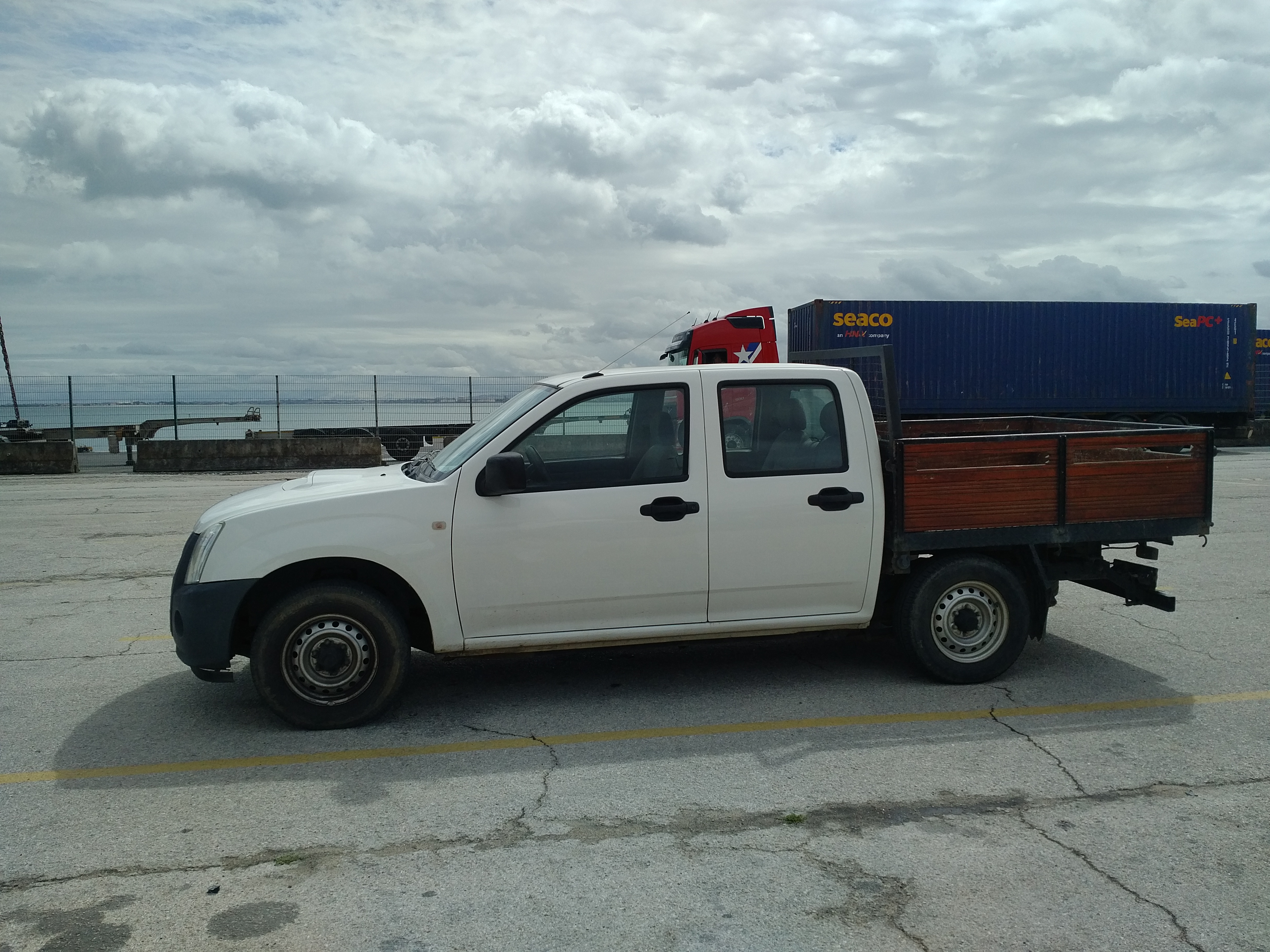 Shipping of Isuzu D-Max pickup truck to Pico - Azores.