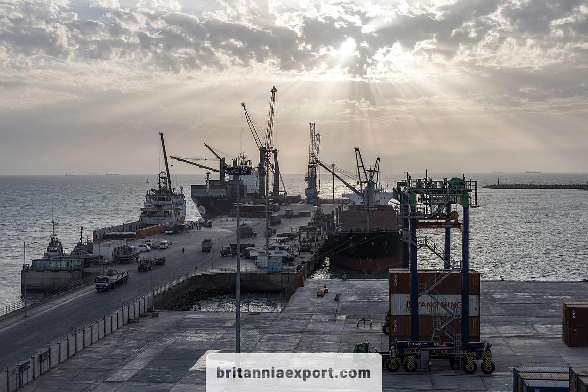 Shipping to Nouakchott, Mauritania from Europe – RoRo Truck, Tractor Unit & Machinery Shipping Guide