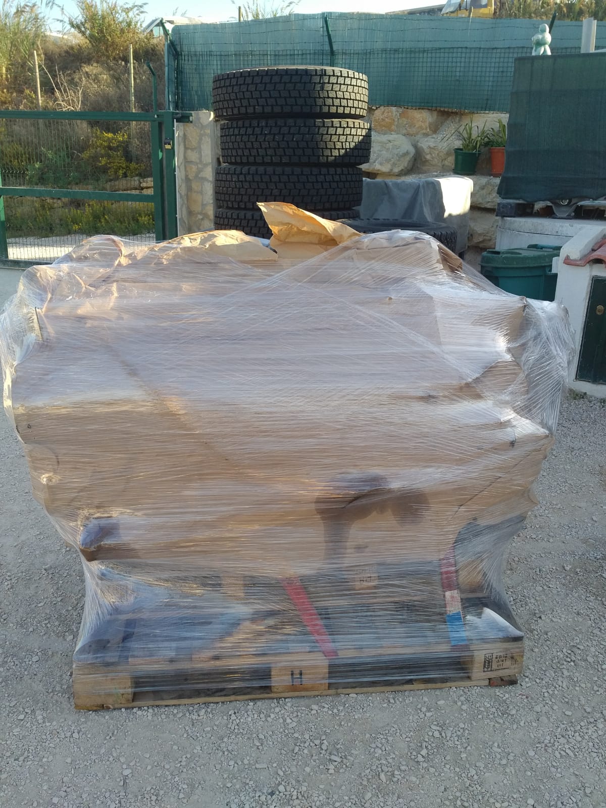 Scania DSC12 400 HP Euro 2 engine & Scania GRS900 manual gearbox ready for shipping to Lusaka - Zambia.