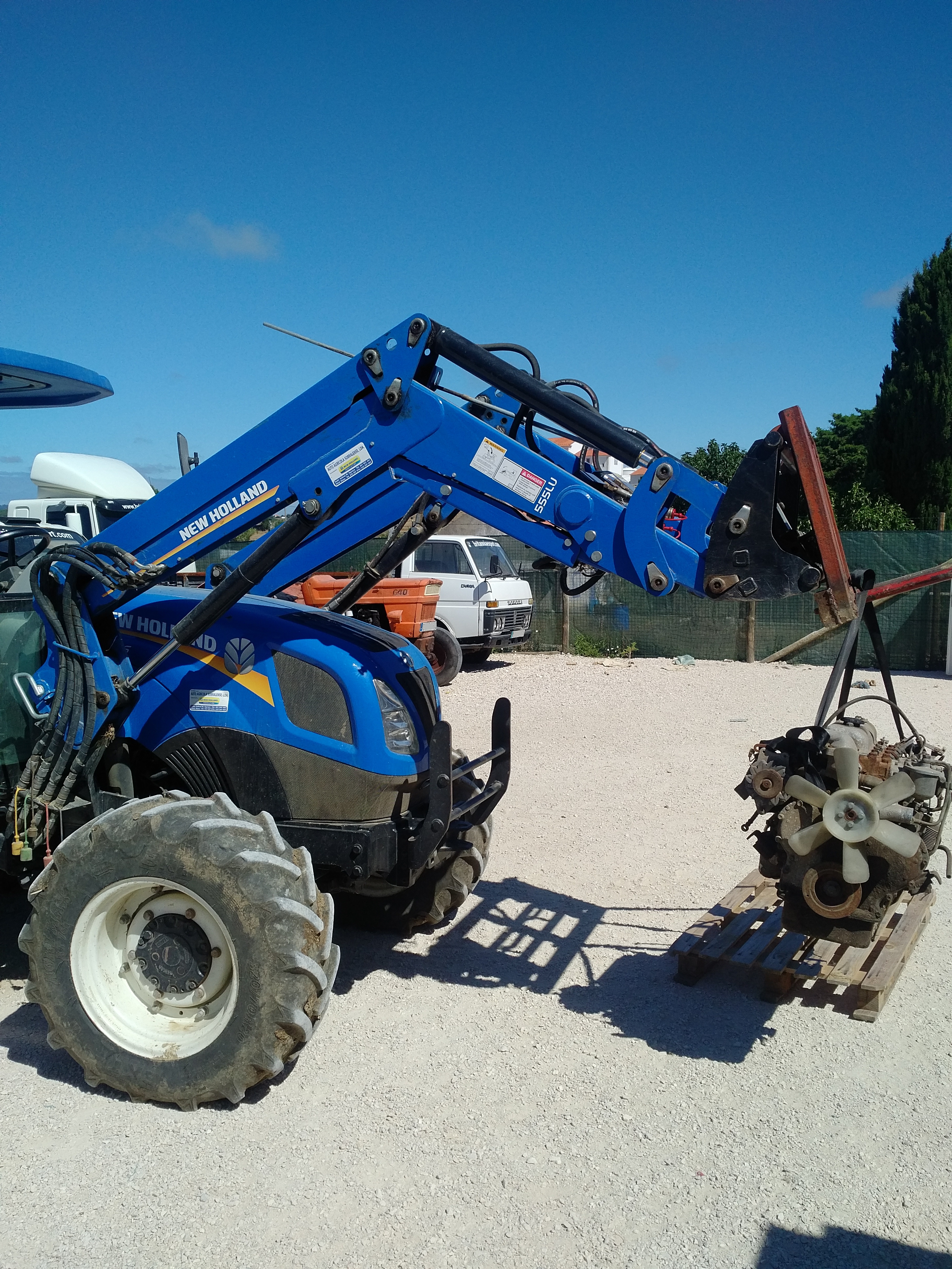 Getting Toyota B engine & gearbox ready for shipping to Harare - Zimbabwe.