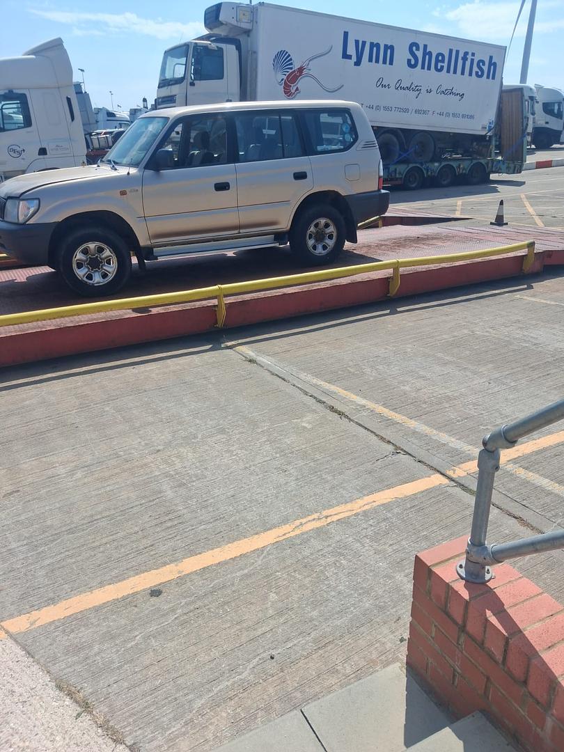 1998 Toyota Land Cruiser 7-Seater 4x4 Shipping from Tilbury, UK to Lomé, Togo