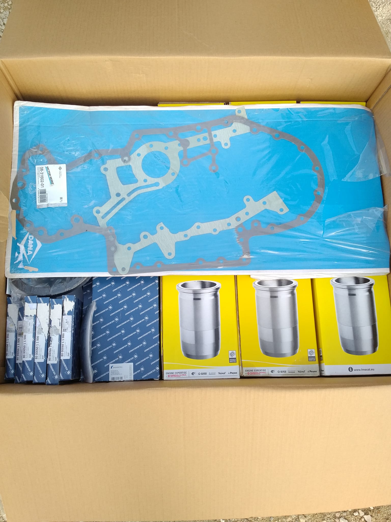 Engine parts for a 1998 DAF XF95 480 Euro 2 engine rebuild recently sold to Lagos - Nigeria.