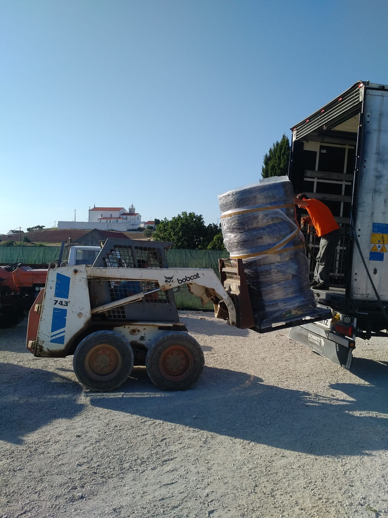 Transport & Delivery of 13R22.5 tyre casings to Georgia.