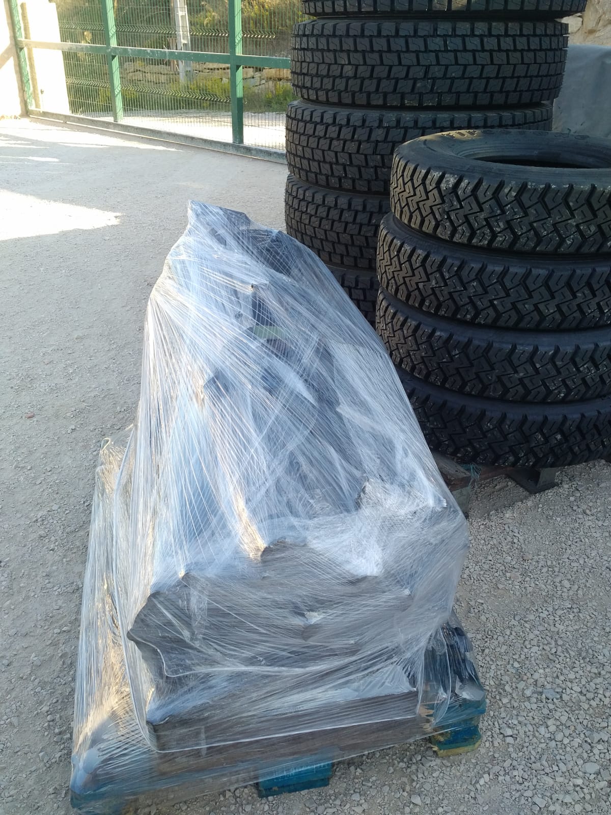 Scania DSC12 400 HP Euro 2 engine & Scania GRS900 manual gearbox ready for shipping to Lusaka - Zambia.