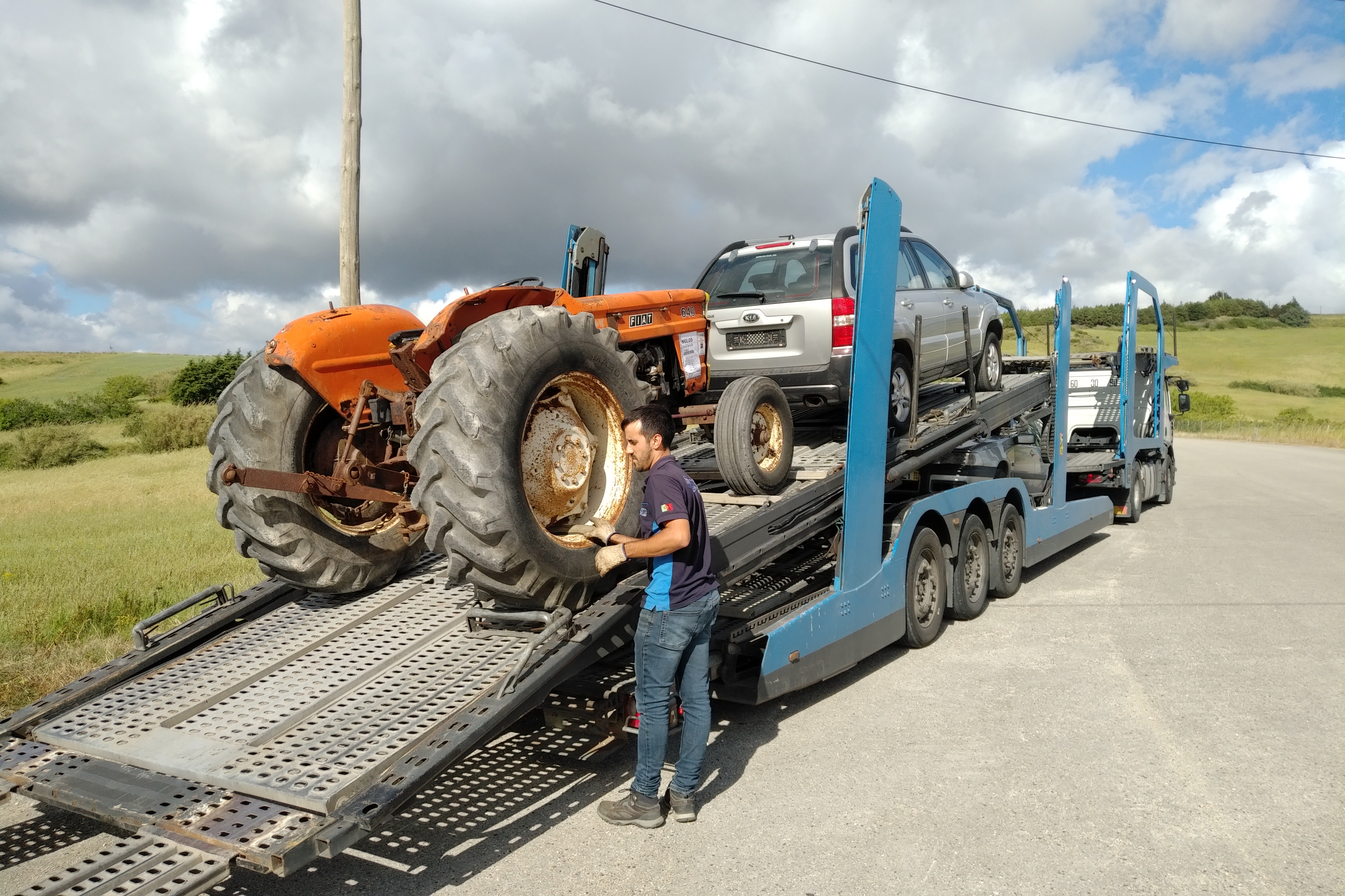 Transport of 1976 FIAT 640 farm tractor to Port. Shipping to Lagos - Nigeria.