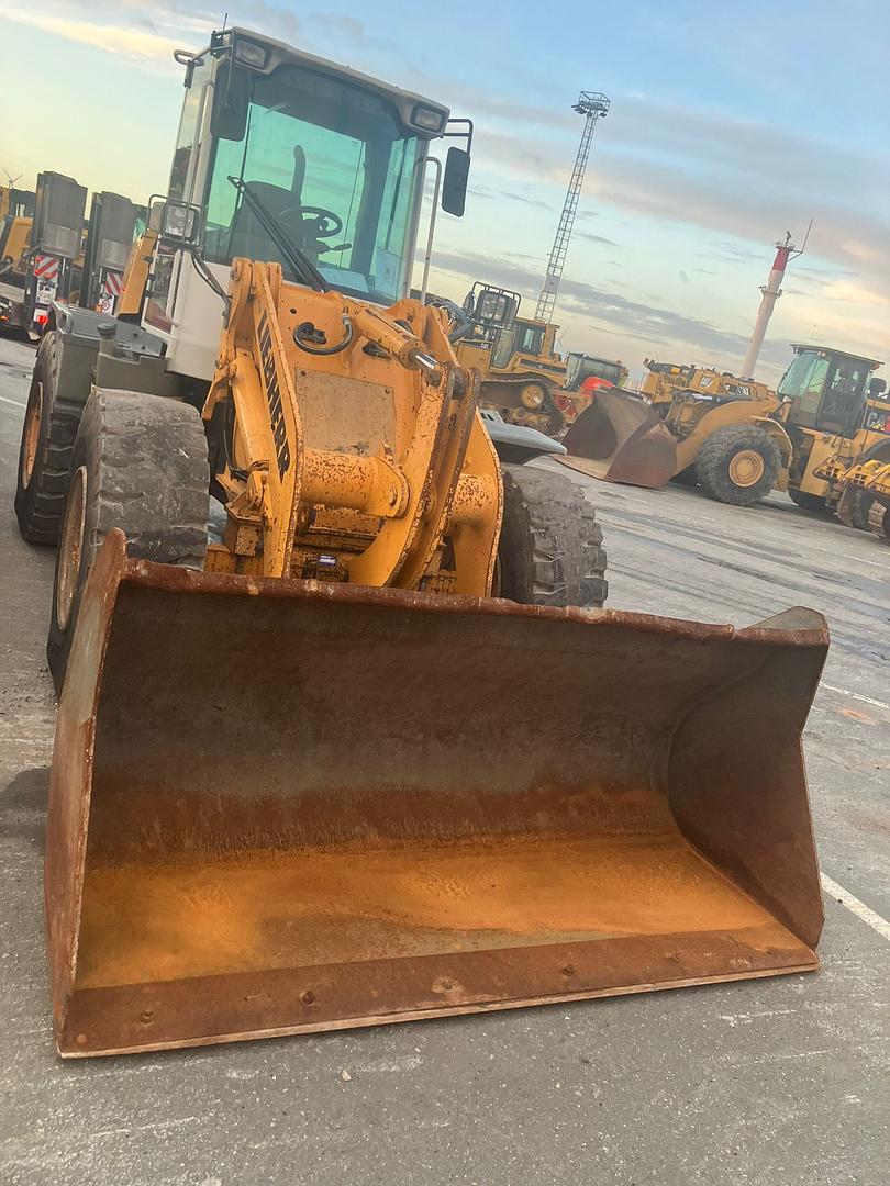 Liebherr L 514 Wheel Loader Shipping from Antwerp to Dakar – In Transit to Banjul, Gambia