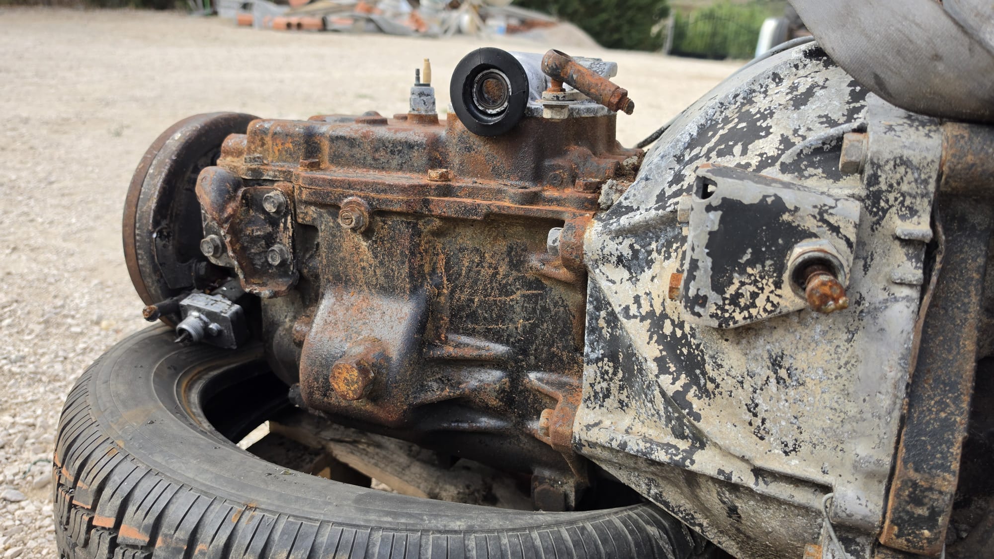 Genuine 1984 Toyota B 3.0 diesel engine with M50 5-speed gearbox for sale. Fits Toyota Dyna BU20, BU30 & Land Cruiser BJ40. Worldwide shipping from Portugal.