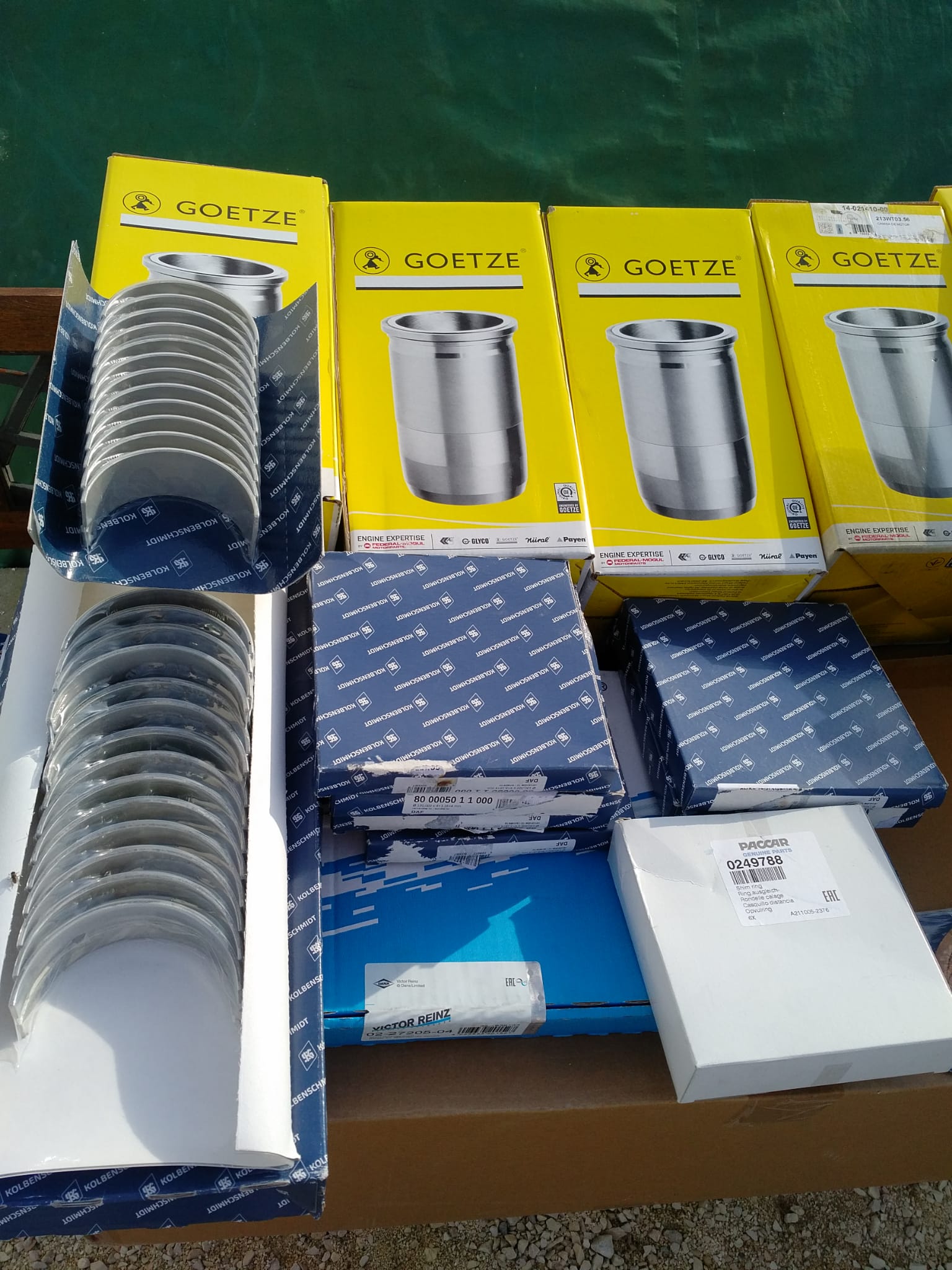 Engine parts for a 1998 DAF XF95 480 Euro 2 engine rebuild recently sold to Lagos - Nigeria.