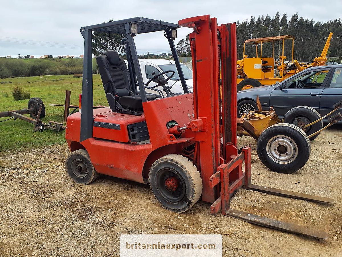 Toyota 02-2FD25 2.5 Ton Diesel Forklift for Sale – Reliable Industrial Handling Equipment for Export.