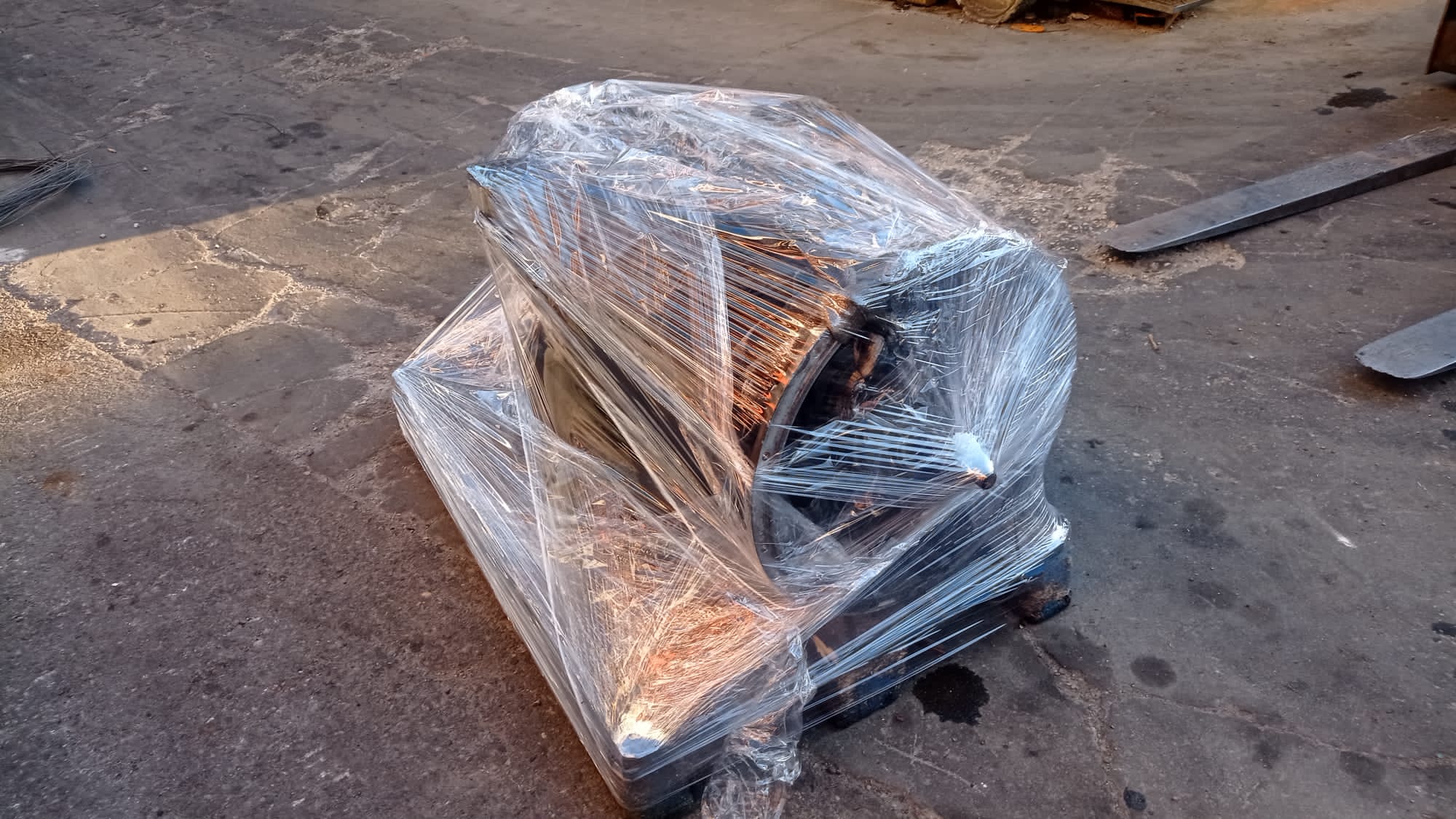 Scania DSC12 Euro 2 engine & Scania GRS900 manual gearbox with retarder recently sold to Lagos - Nigeria.