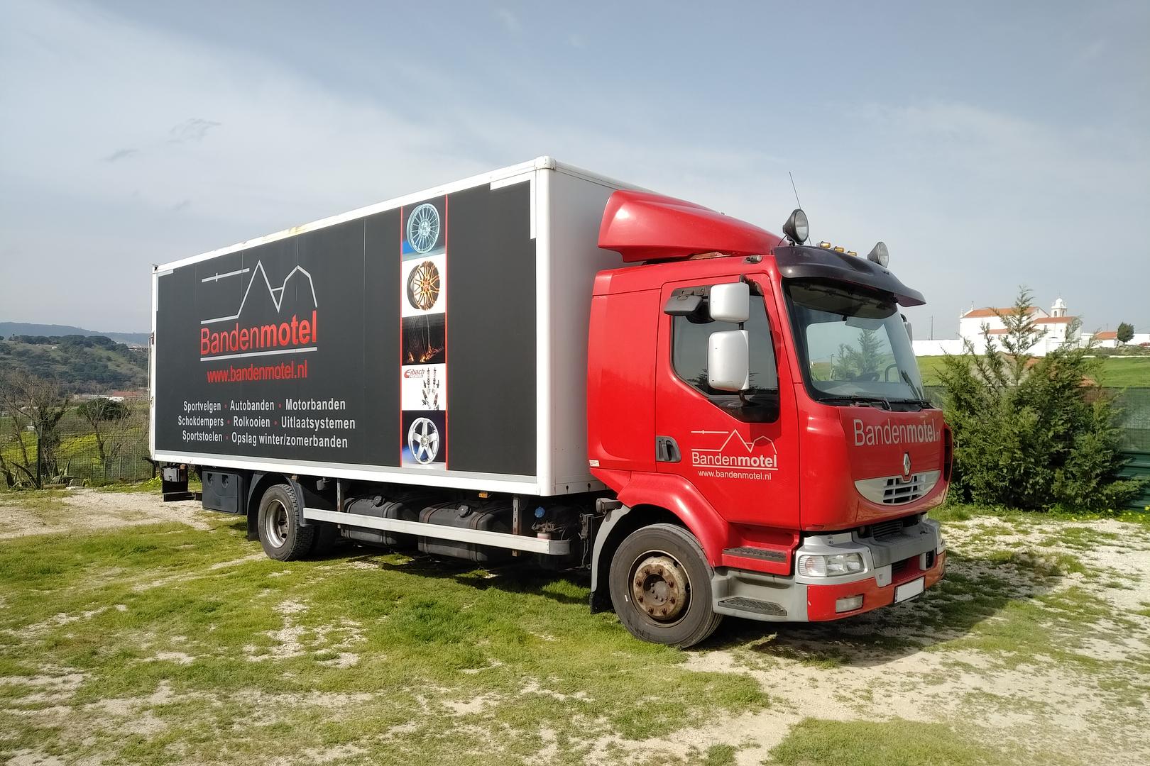 FOR SALE: Left Hand Drive Renault Midlum 12 Ton Box Lorry with Tail Lift (Euro 4)