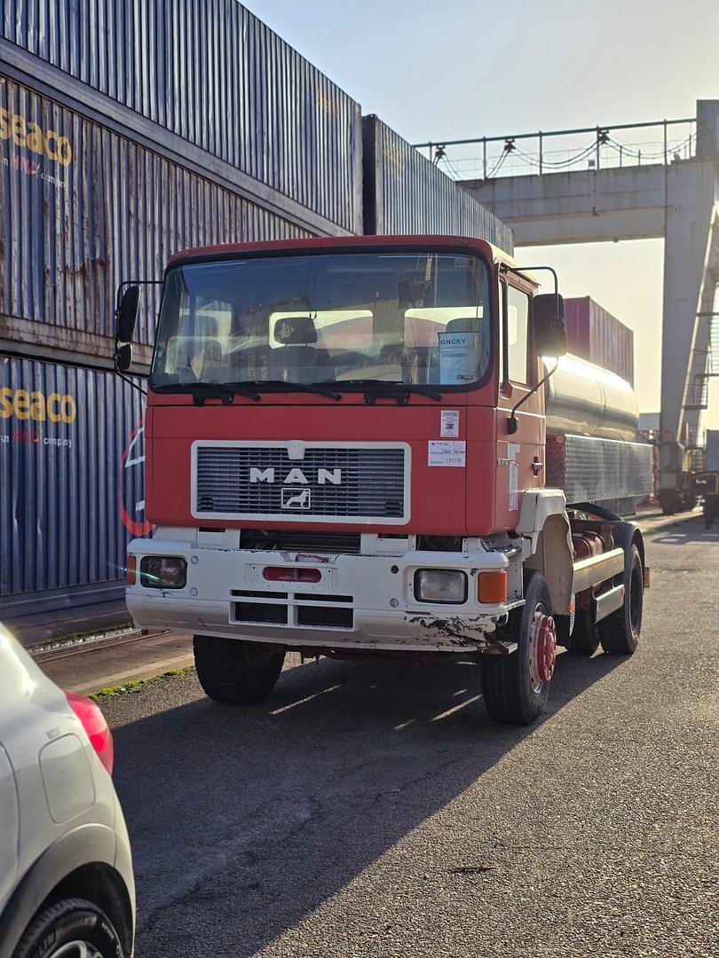 Shipping of 1990 MAN 19.262 4X4 water tanker from Portugal to Conakry - Guinea.