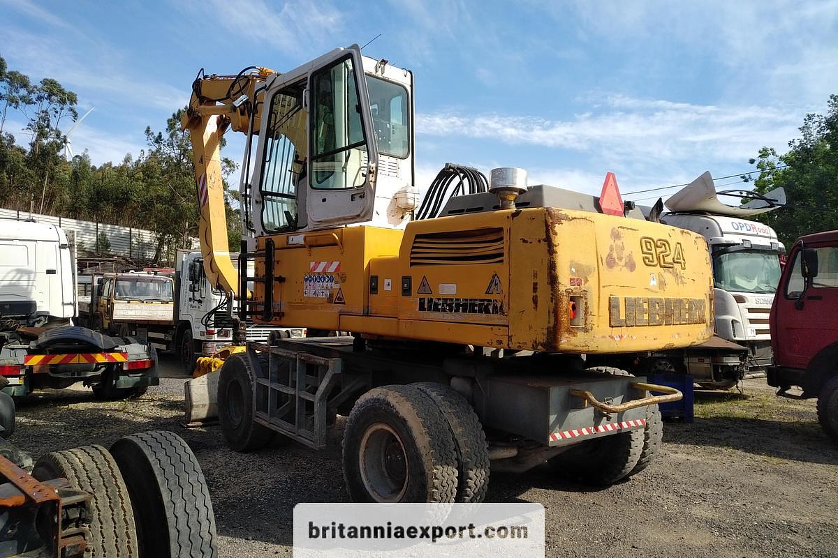 Liebherr A924 Litronic Wheeled Excavator with Grab for Sale – 2001 Model Ready for Export