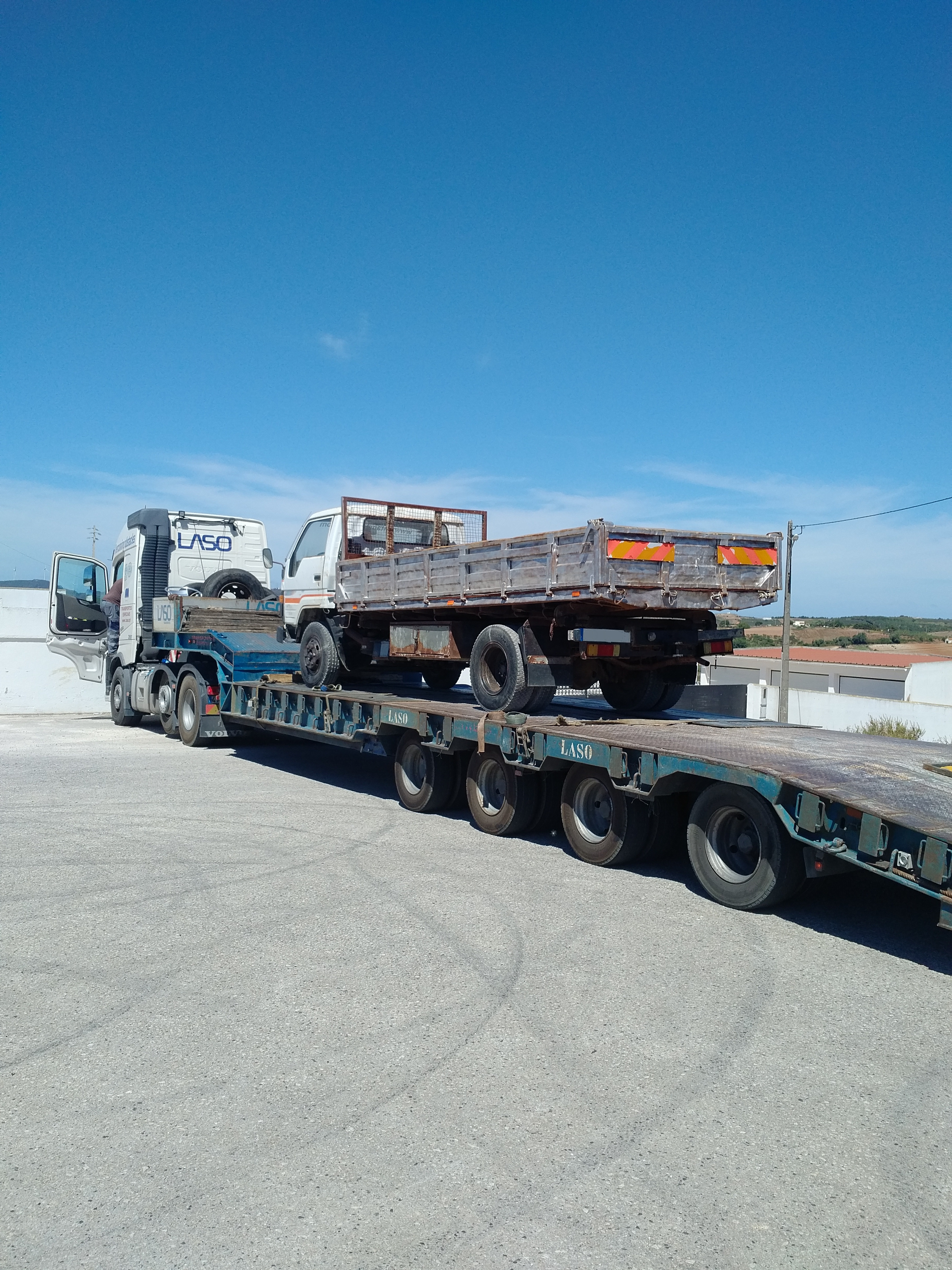 Transport & Delivery of Toyota Dyna 300 14B 7.5 ton 3 way tipper.