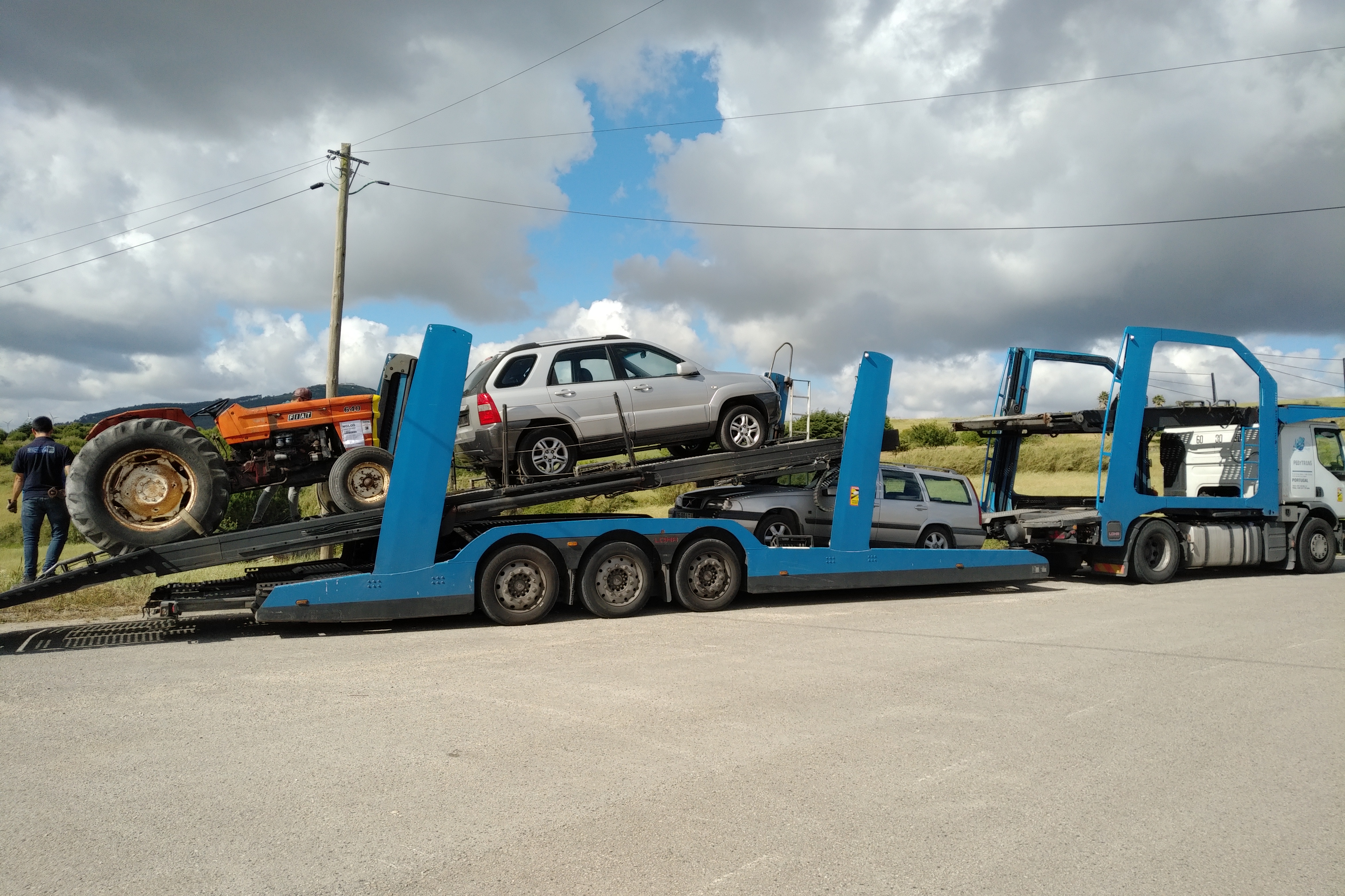 Transport of 1976 FIAT 640 farm tractor to Port. Shipping to Lagos - Nigeria.