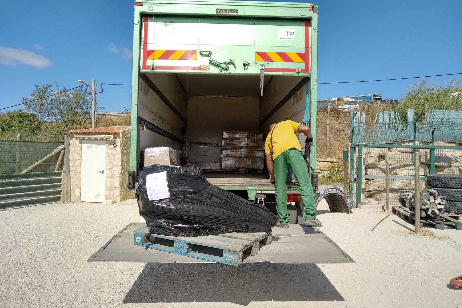 Transport & Delivery of Nissan SD22 engine & gearbox to The Netherlands.