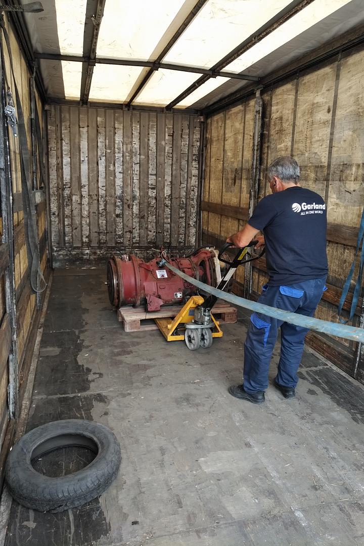 Engine & Gearbox Shipping from Europe Worldwide – Pallet Freight & Export Service