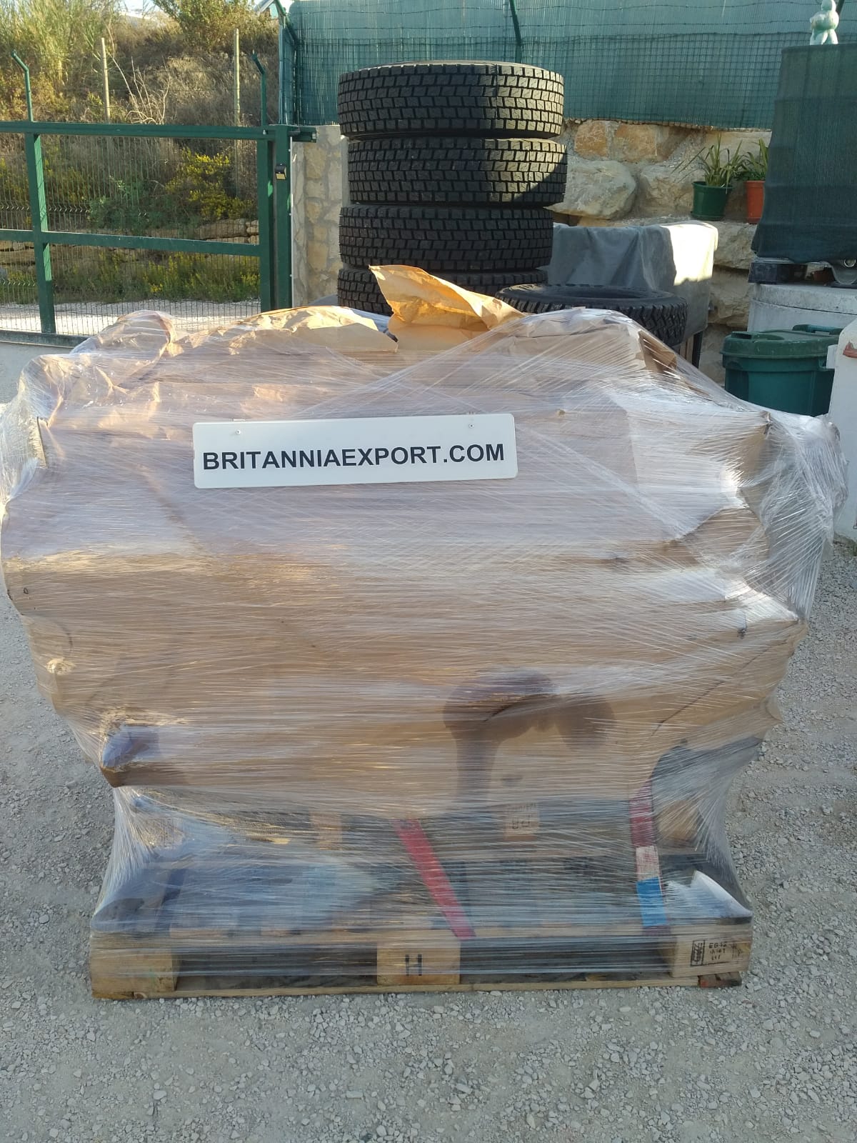 Scania DSC12 400 HP Euro 2 engine & Scania GRS900 manual gearbox ready for shipping to Lusaka - Zambia.