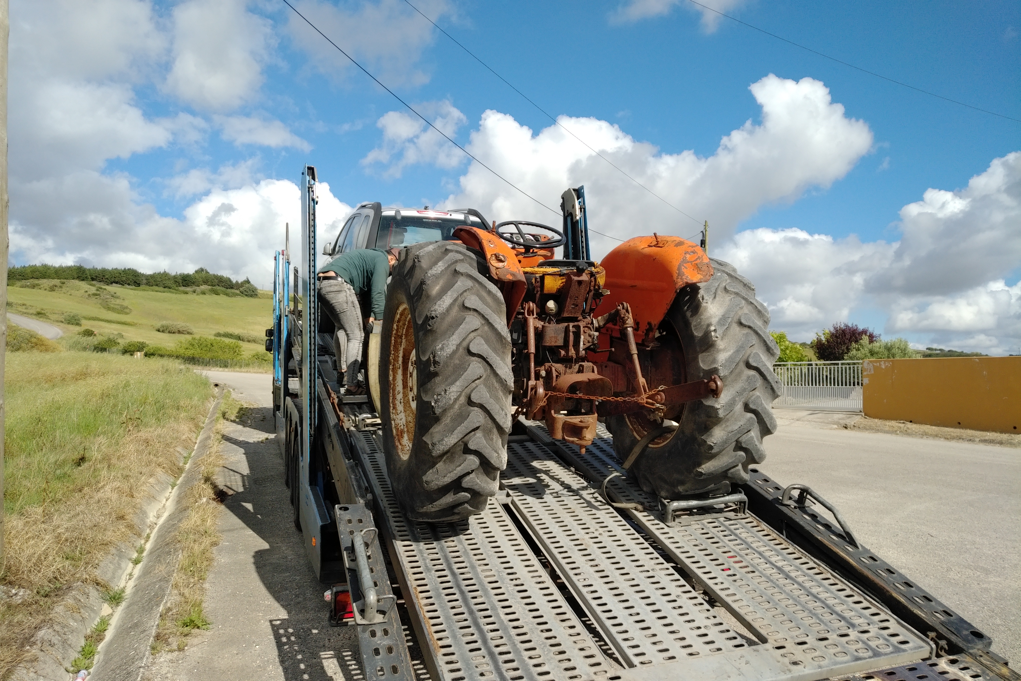 Transport of 1976 FIAT 640 farm tractor to Port. Shipping to Lagos - Nigeria.