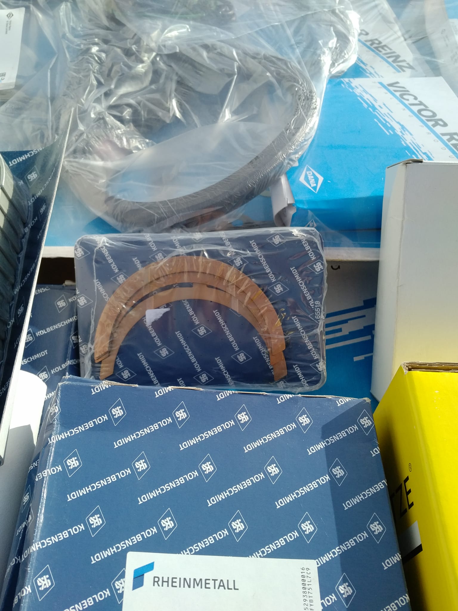 Engine parts for a 1998 DAF XF95 480 Euro 2 engine rebuild recently sold to Lagos - Nigeria.