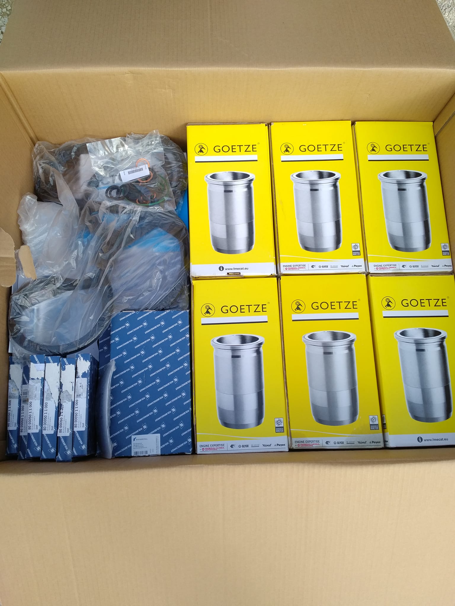 Engine parts for a 1998 DAF XF95 480 Euro 2 engine rebuild recently sold to Lagos - Nigeria.