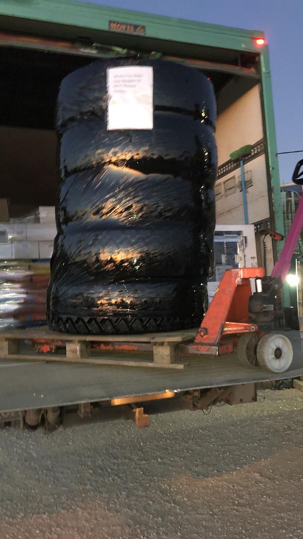 Transport & Delivery of 5 X 285/70R19.5 tyres to Germany.