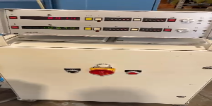 Riproduci video