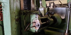 Riproduci video