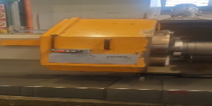 Riproduci video
