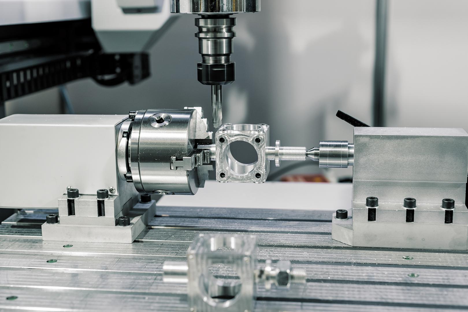 Milling setup with a rotary table