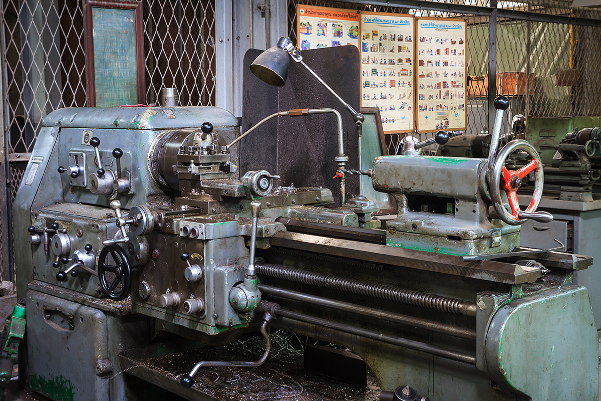 Older machine tool ready for a rebuild