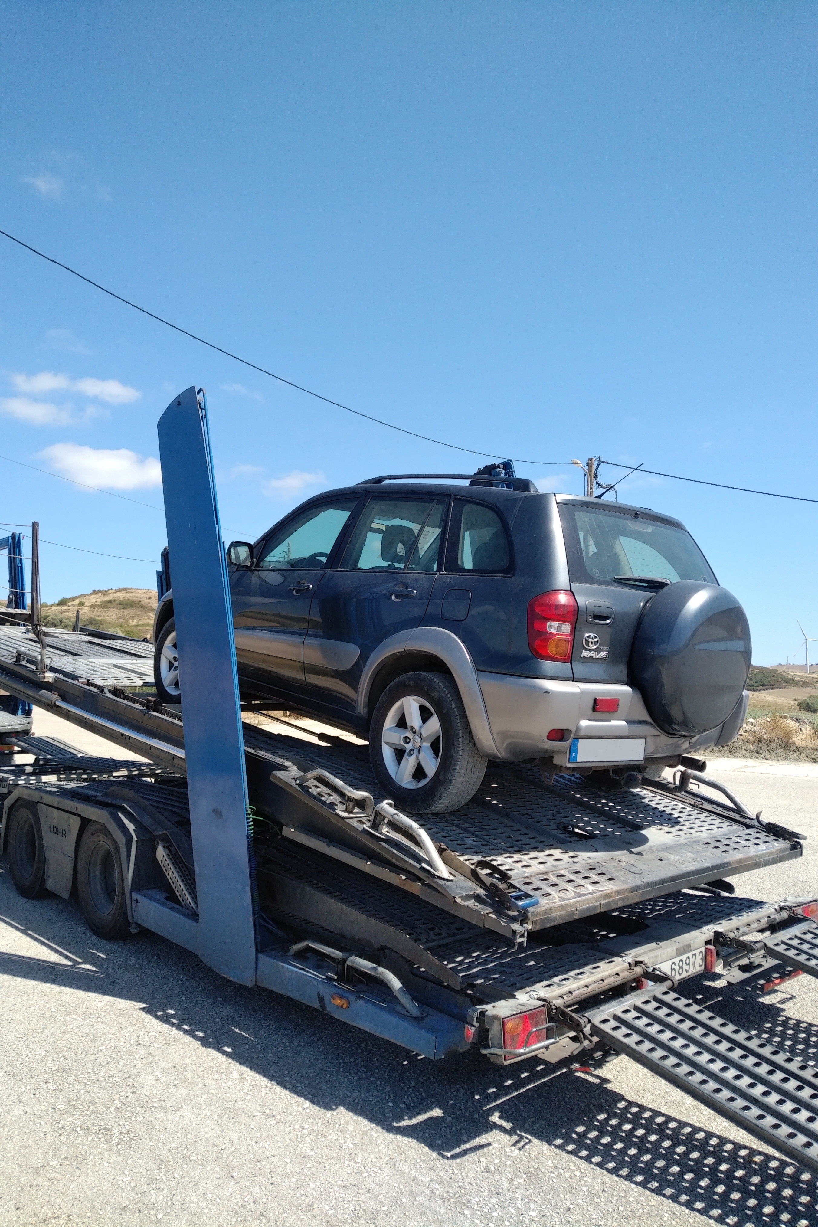 Transport of Toyota RAV4 4X4 SUV to Zeebrugge - Belgium. Shipping to Nouakchott - Mauritania.