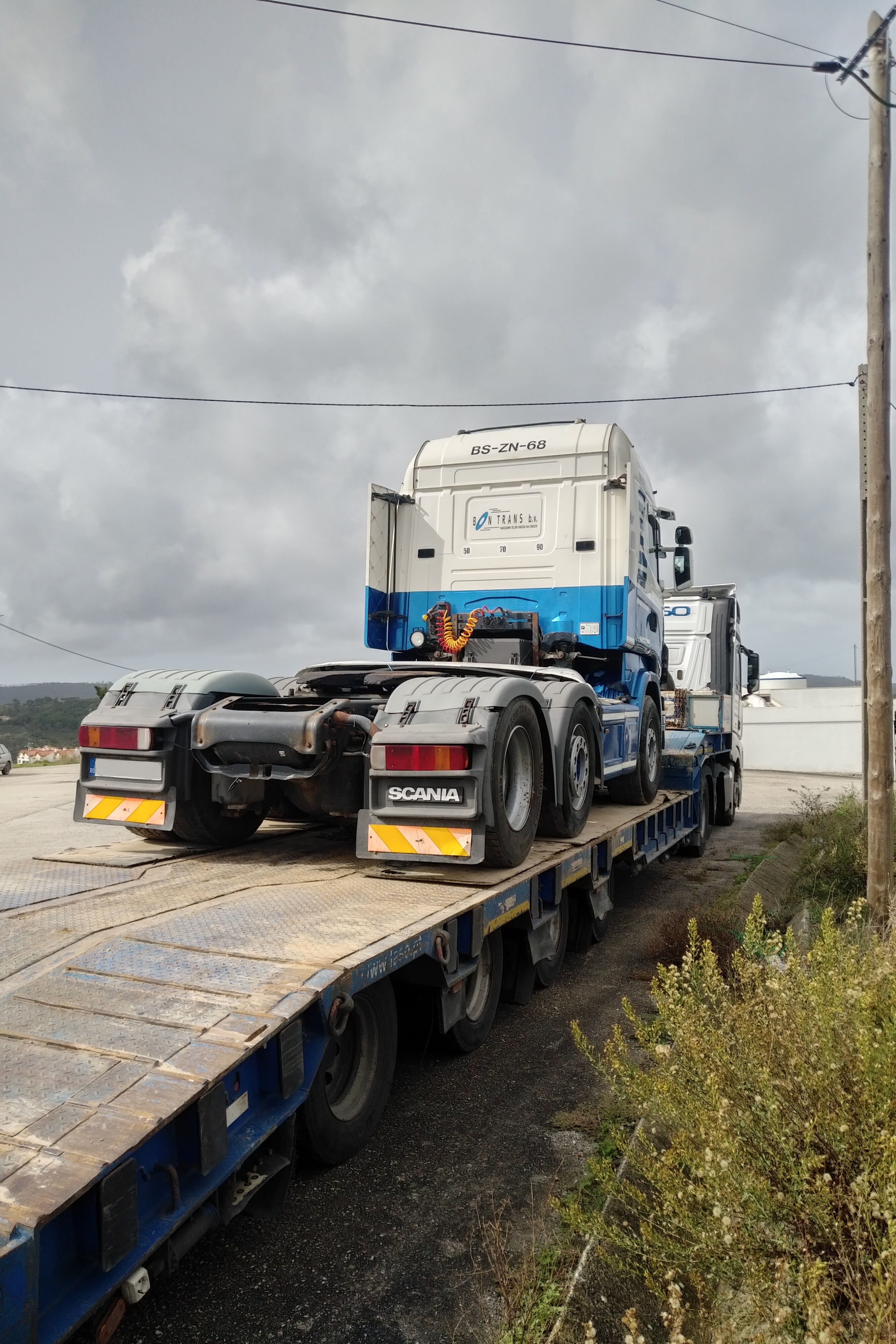 Transport & Delivery of Scania R420 6X2 tractor unit to Port. Shipping to Asuncion - Paraguay.