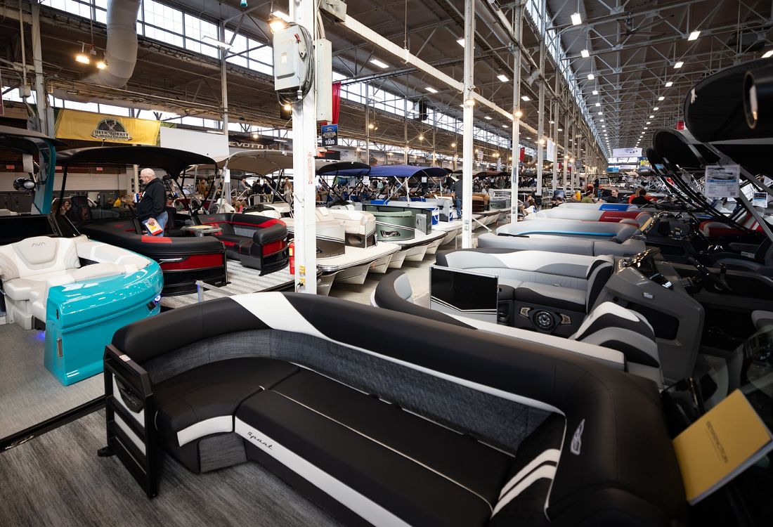 How Pontoon Boats and Deck Boats Stack Up Side by Side