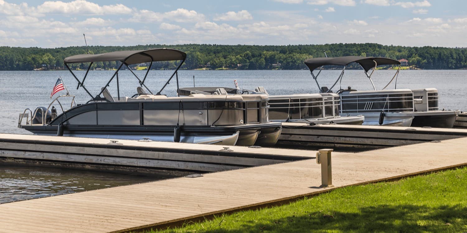 Differences Between Pontoon and Tritoon Boats