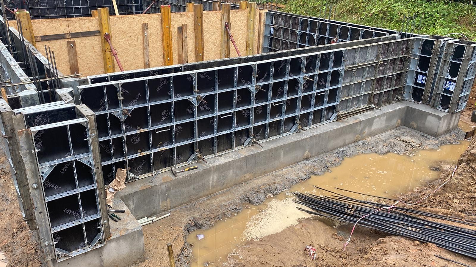 Kiedy potrzebujesz szalunku ściennego?