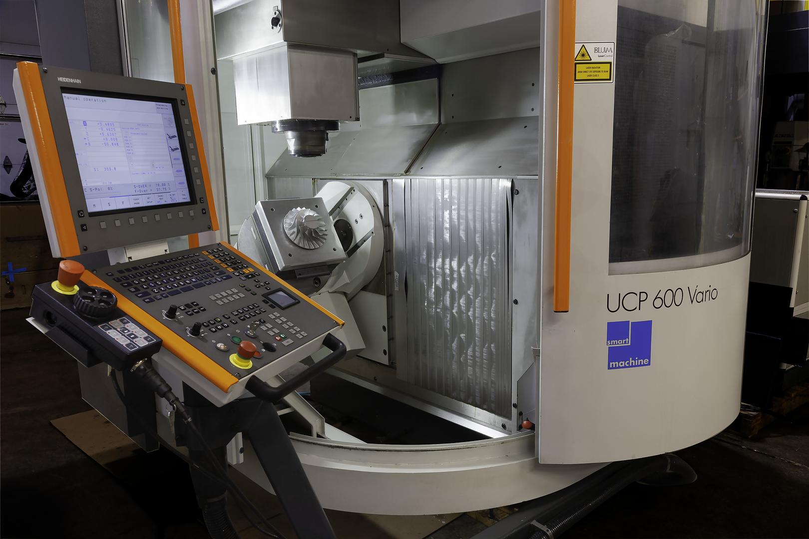 UCP 600 Vario quartering.jpg