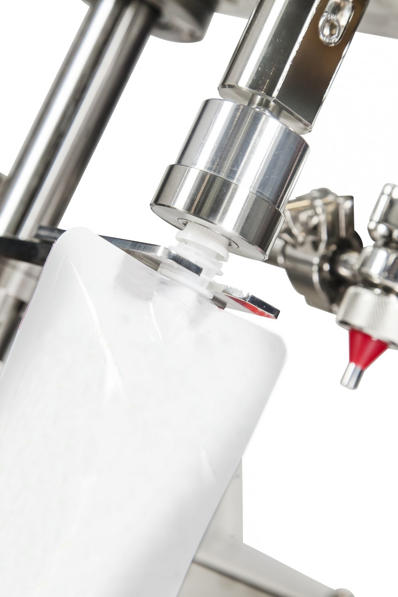 Packaging efficiente: riempimento e tappatura per sacche Doypack