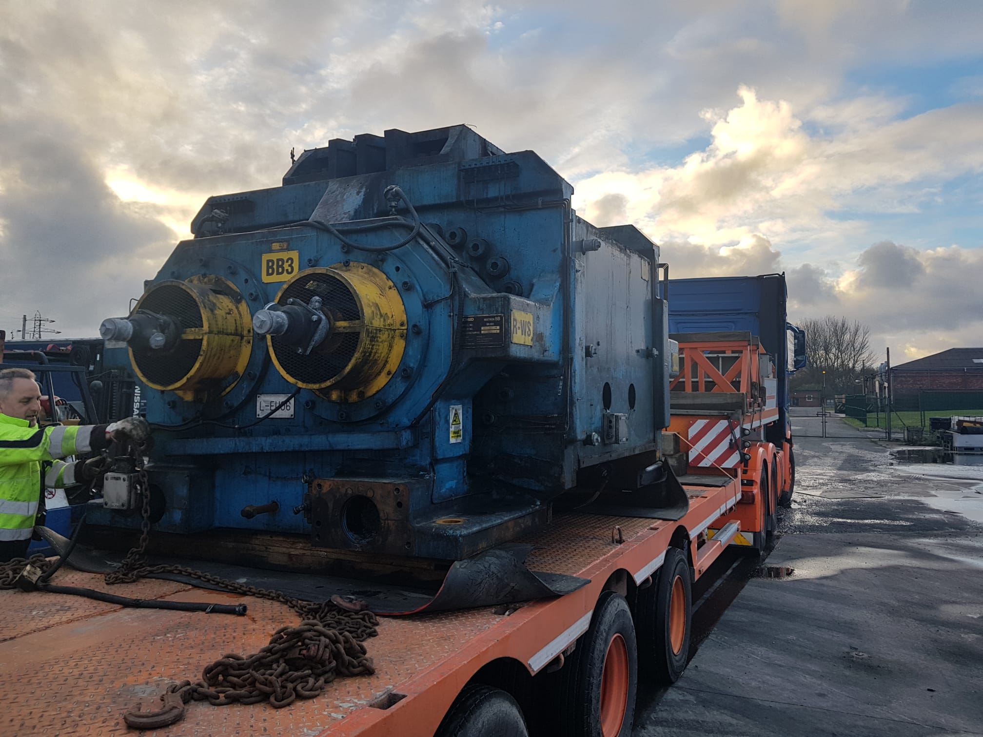 Dismnatling, sand blasting and cleaning